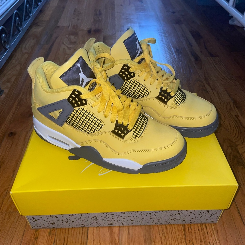 Jordans 8 men’s/ 10 women’s